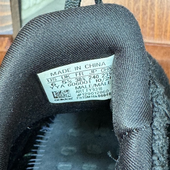 Adidas UltraBoost running shoe, black with white sole - Picture 6 of 10